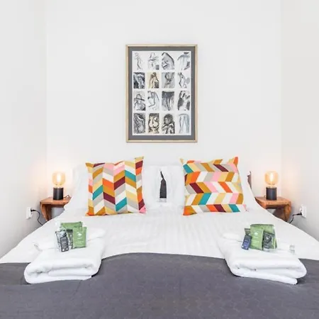 Modern Riverside With Free Parking Space Apartment *