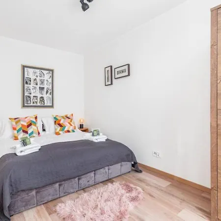 Modern Riverside With Free Parking Space