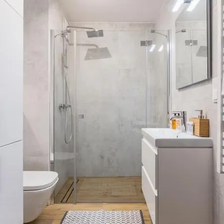 Modern Riverside With Free Parking Space